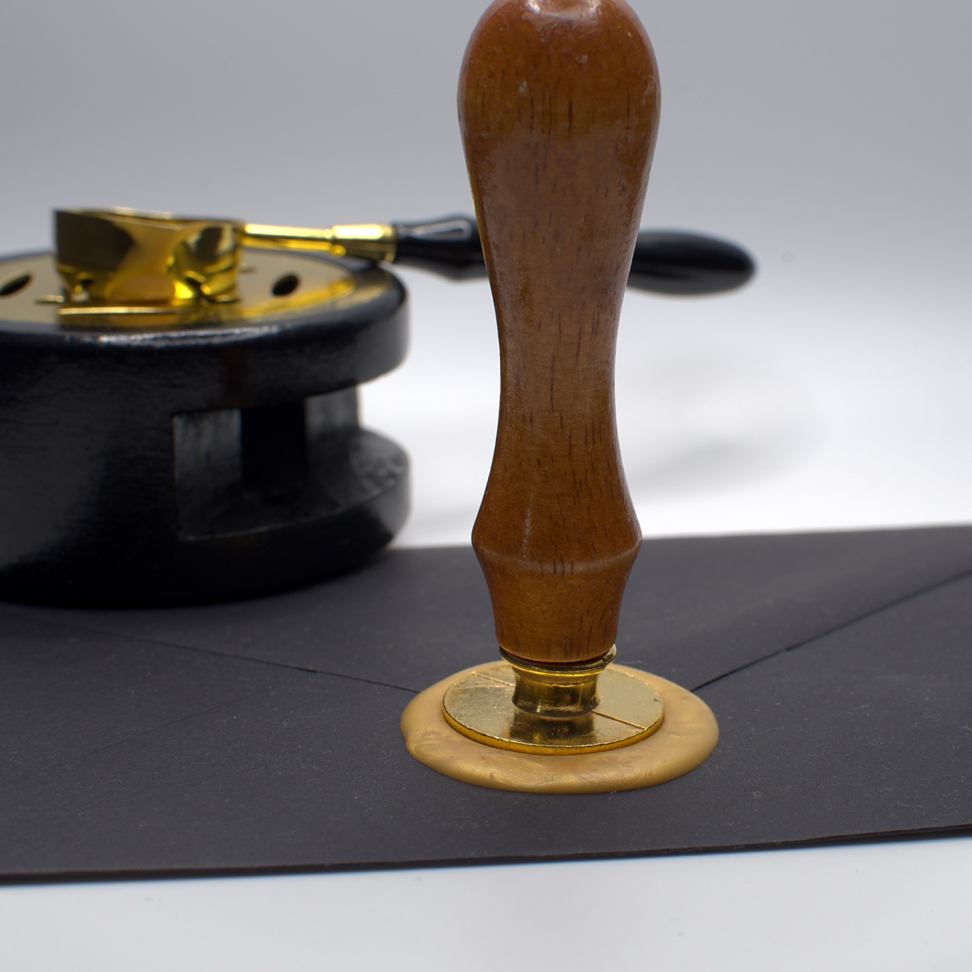 Pouring wax onto the envelope
